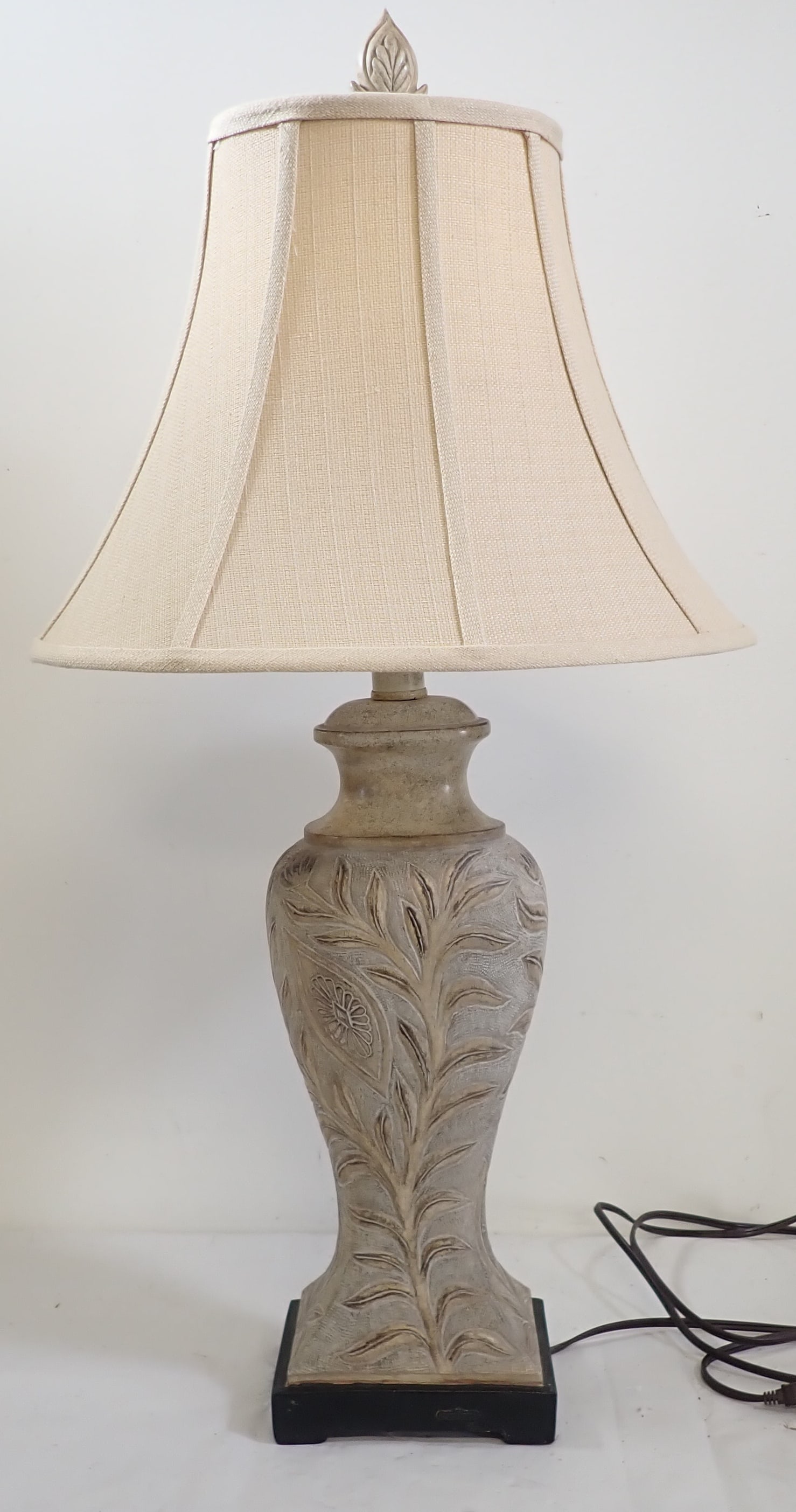Quoizel Table Lamp: Apprx 33 1/2" tall. No in house shipping !
