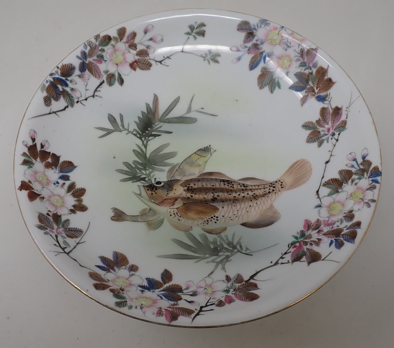 Chinese / Japanese Fish Compote Centerpiece: Approx 8 7/8" in diameter and 5 3/8" tall. Shipping available.