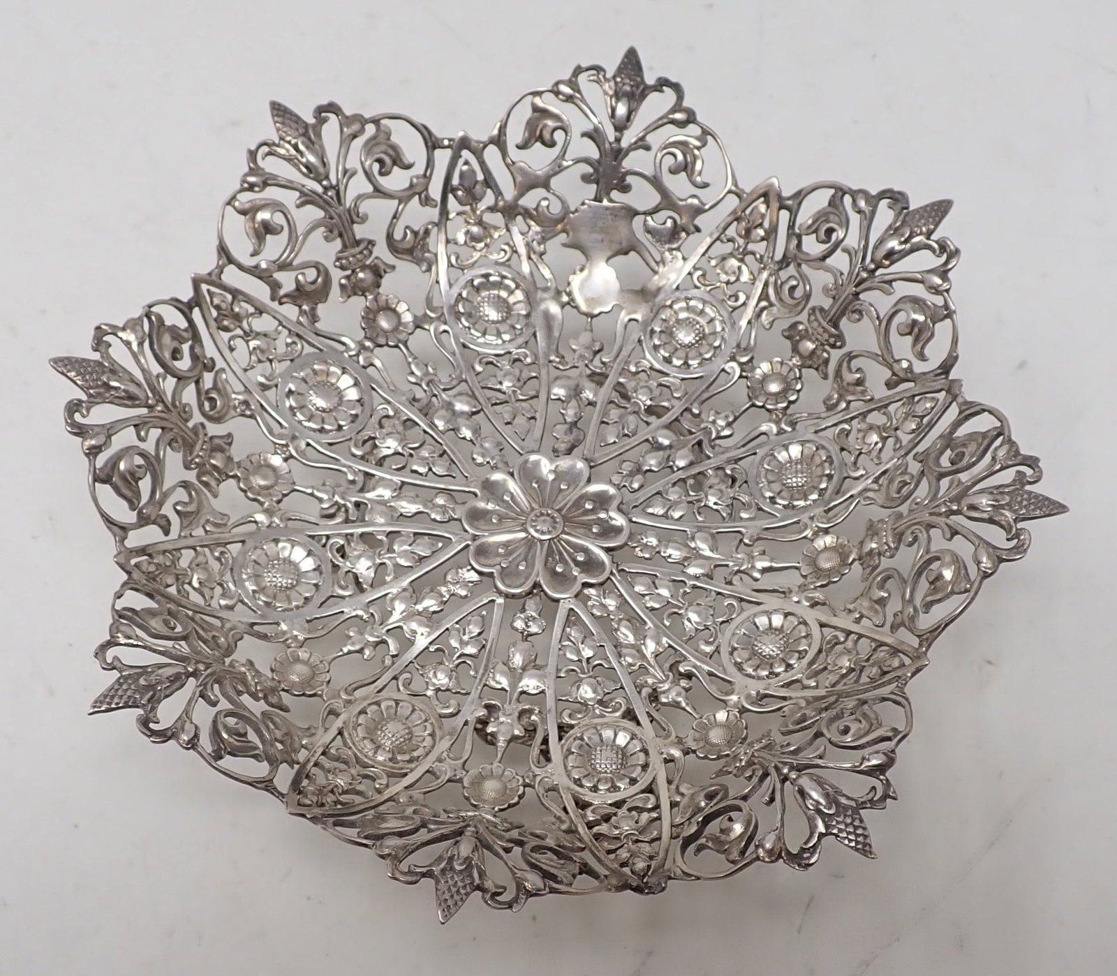 Sterling Silver Filigree Footed Dish: Apprx 5 1/4" in diameter and 1 3/4" tall. Weighs apprx 125 grams. Shipping available