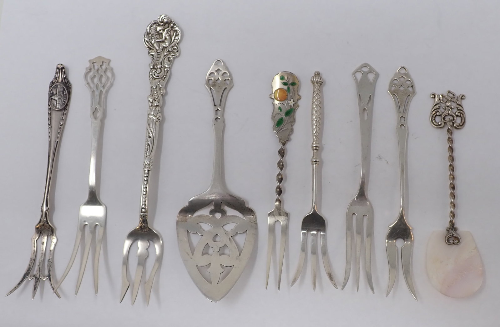 Sterling Silver Forks / Serving Pieces: Longest is apprx 6" long. Total weight is apprx 115 grams. Shipping available