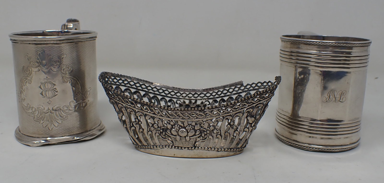 Cups & Basket: Cups are apprx 2 1/2" in diameter and 3" tall. Total weight is apprx 265 grams. Shipping available