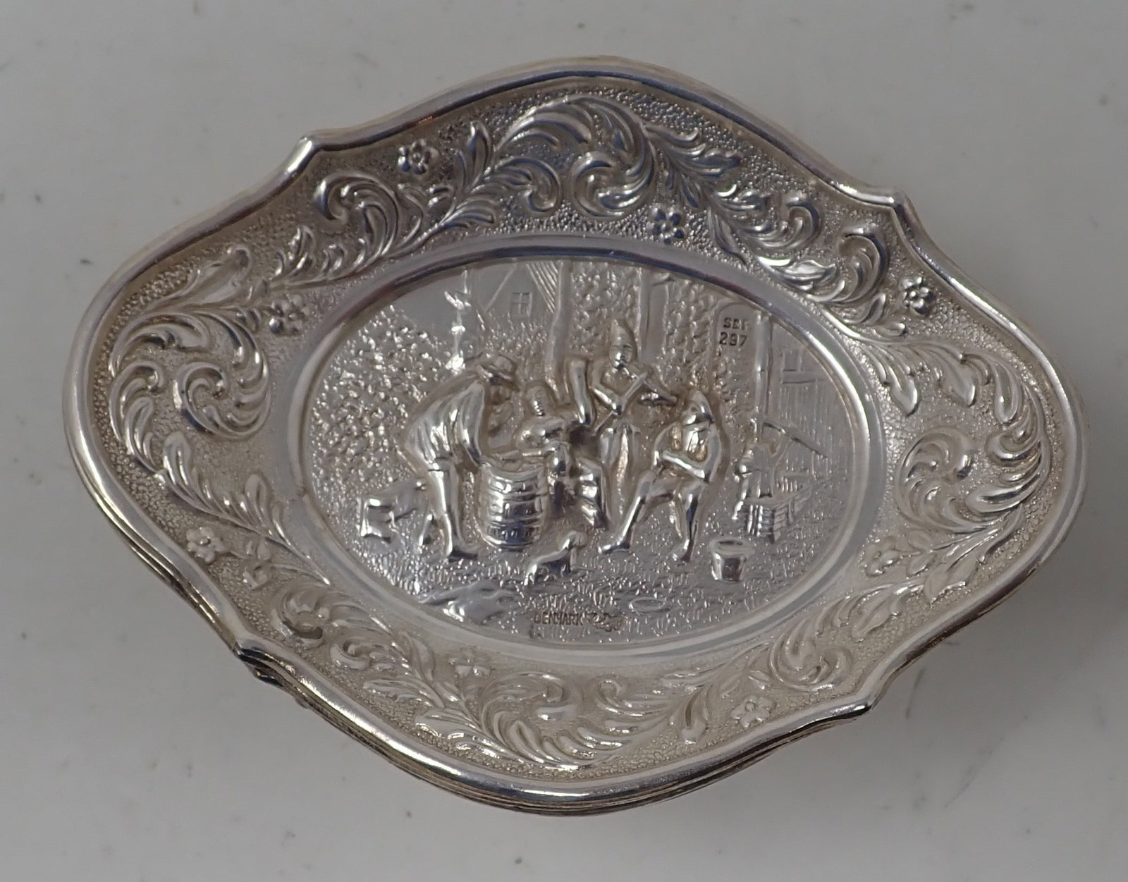 7 Danish Bone Dishes: Apprx 3" x 4". Total weight is approx 370 grams. Shipping available