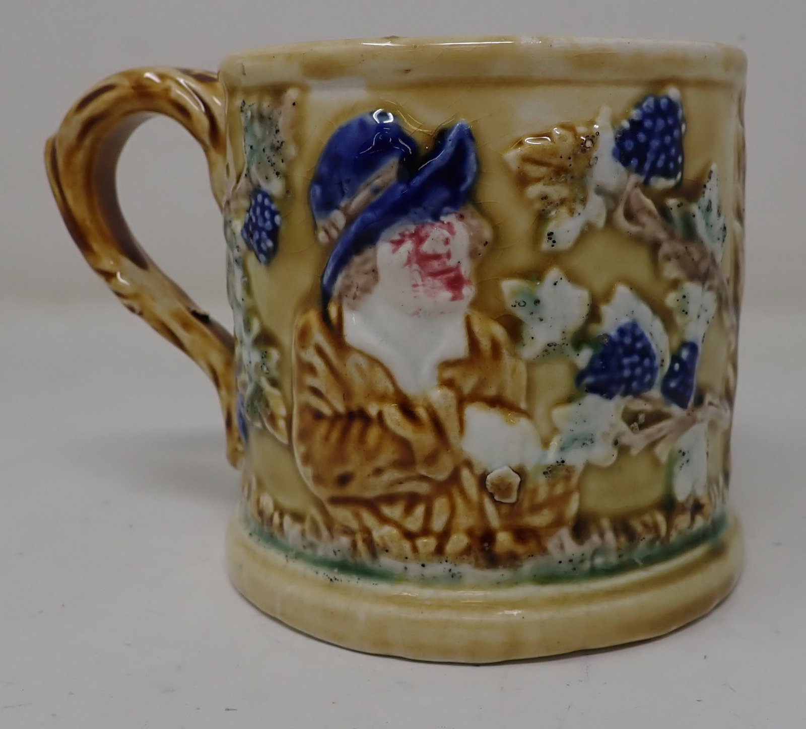 Majolica Mug w/ Frog Inside: Apprx 4" in diameter and 4" tall. Shipping available