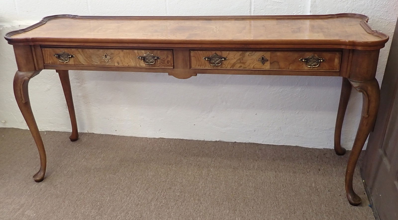 Hekman Burl 2 Drawer Queen Anne Sofa / Console Table (1 of 8)