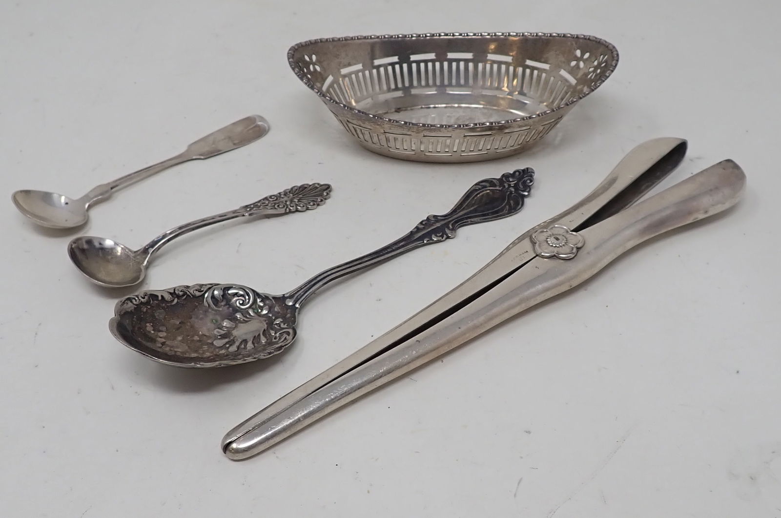 Basket Spoons Gorham Curler: Basket is approx 2 1/2" x 4 1/2" x 1 1/2" tall. Shipping available