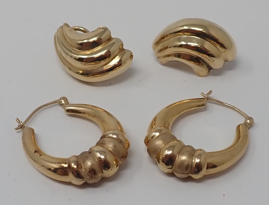 2 Pair of Gold Earrings (1 of 5)