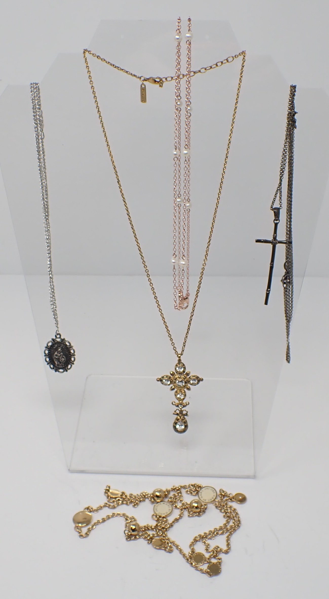 5 Costume Necklaces (1 of 5)