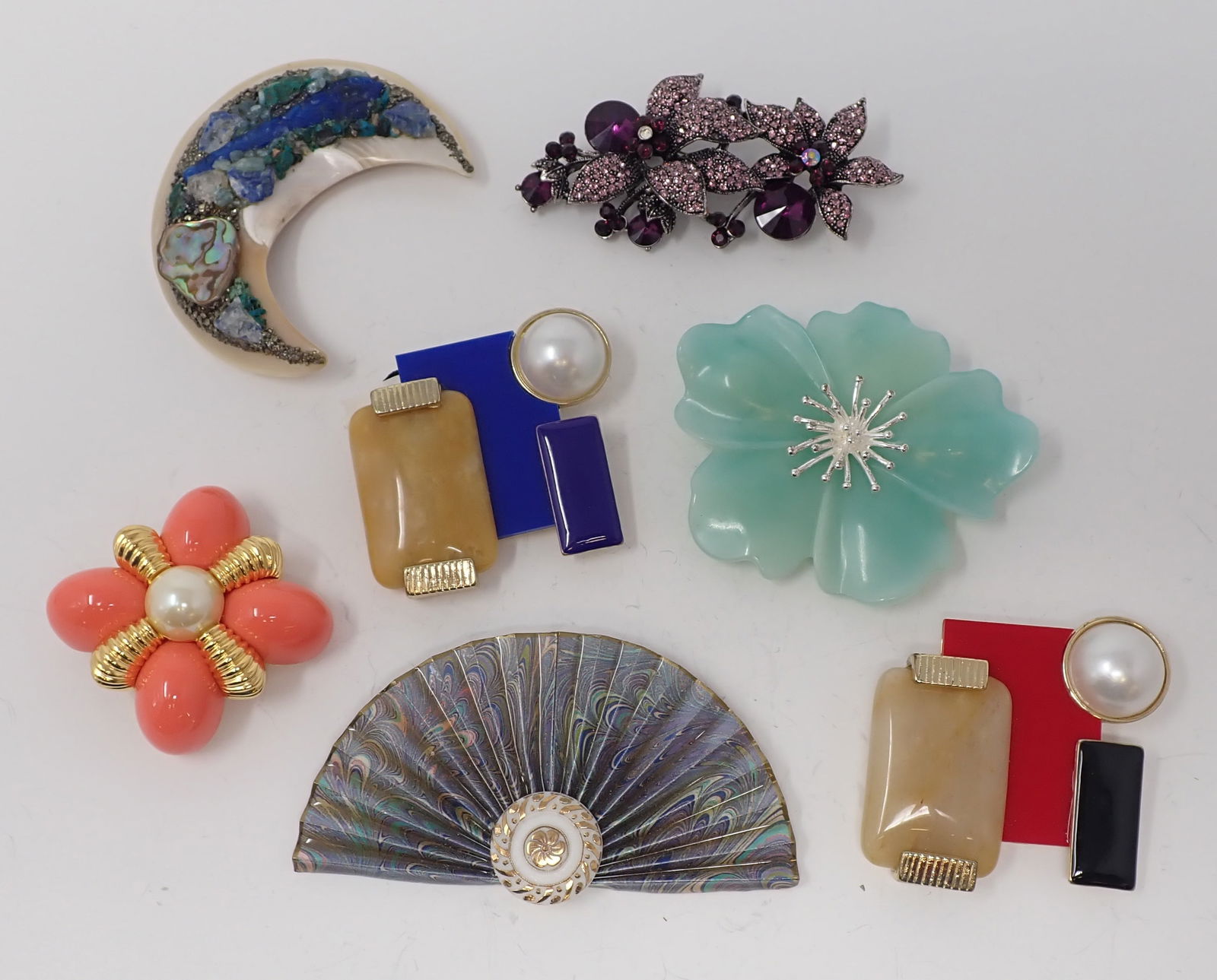 7 Large Brooches (1 of 5)