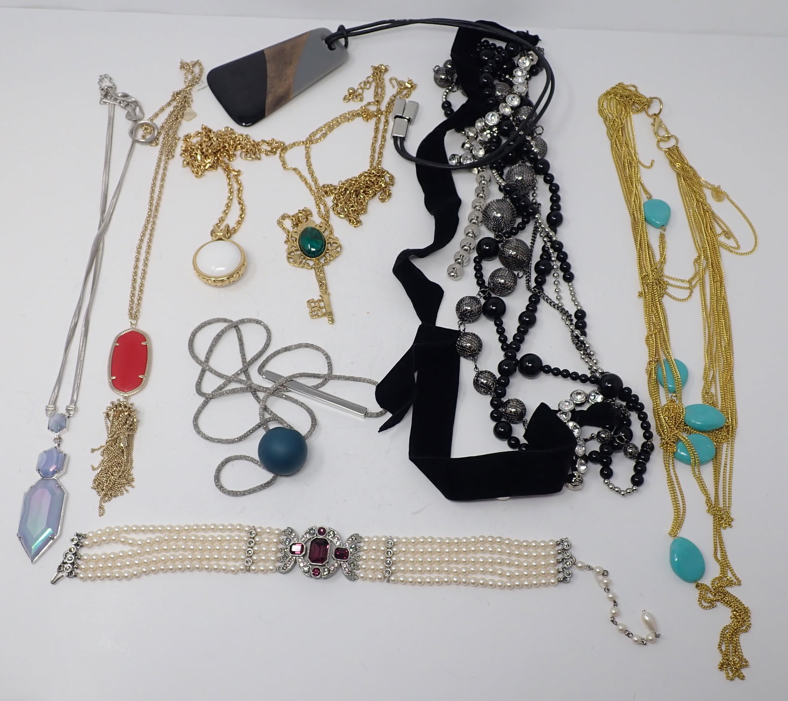 Several Costume Statement Necklaces (1 of 8)
