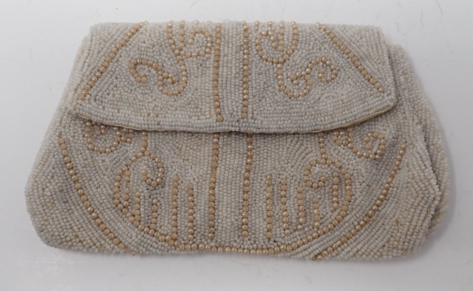 Vintage Beaded Clutch: white glass beads highlighted with faux pearls, Handmade in Belgium.