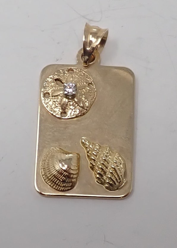 Gold Seashell Motif Pendant (1 of 3)