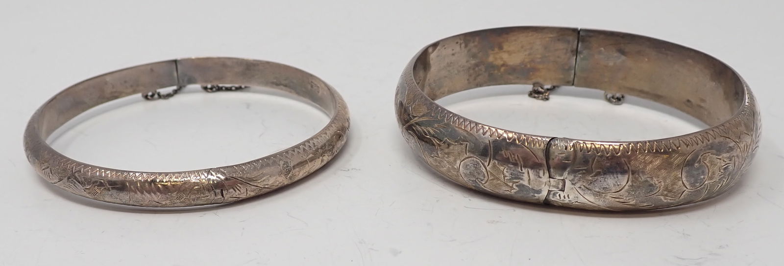 2 Sterling Vintage Bangle Bracelets (1 of 8)