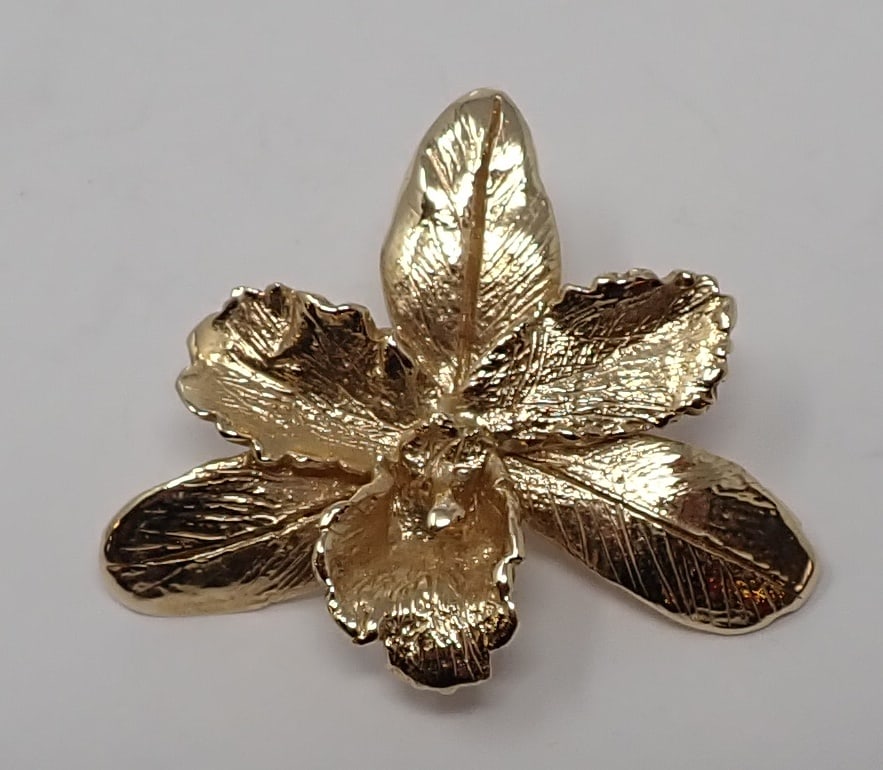 Gold Floral Pendant (1 of 3)