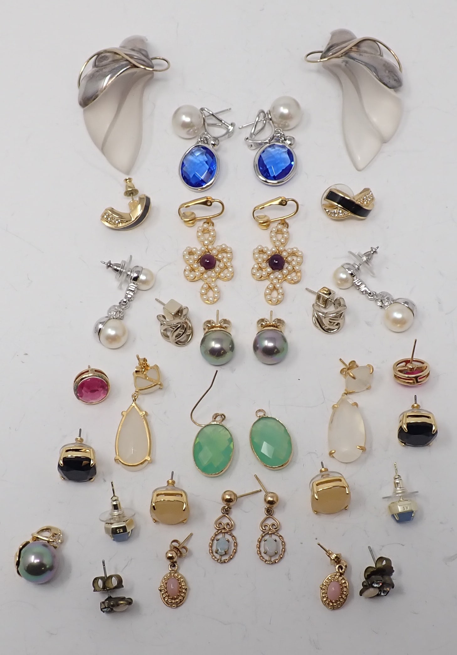 Grouping of Costume Earrings (1 of 5)
