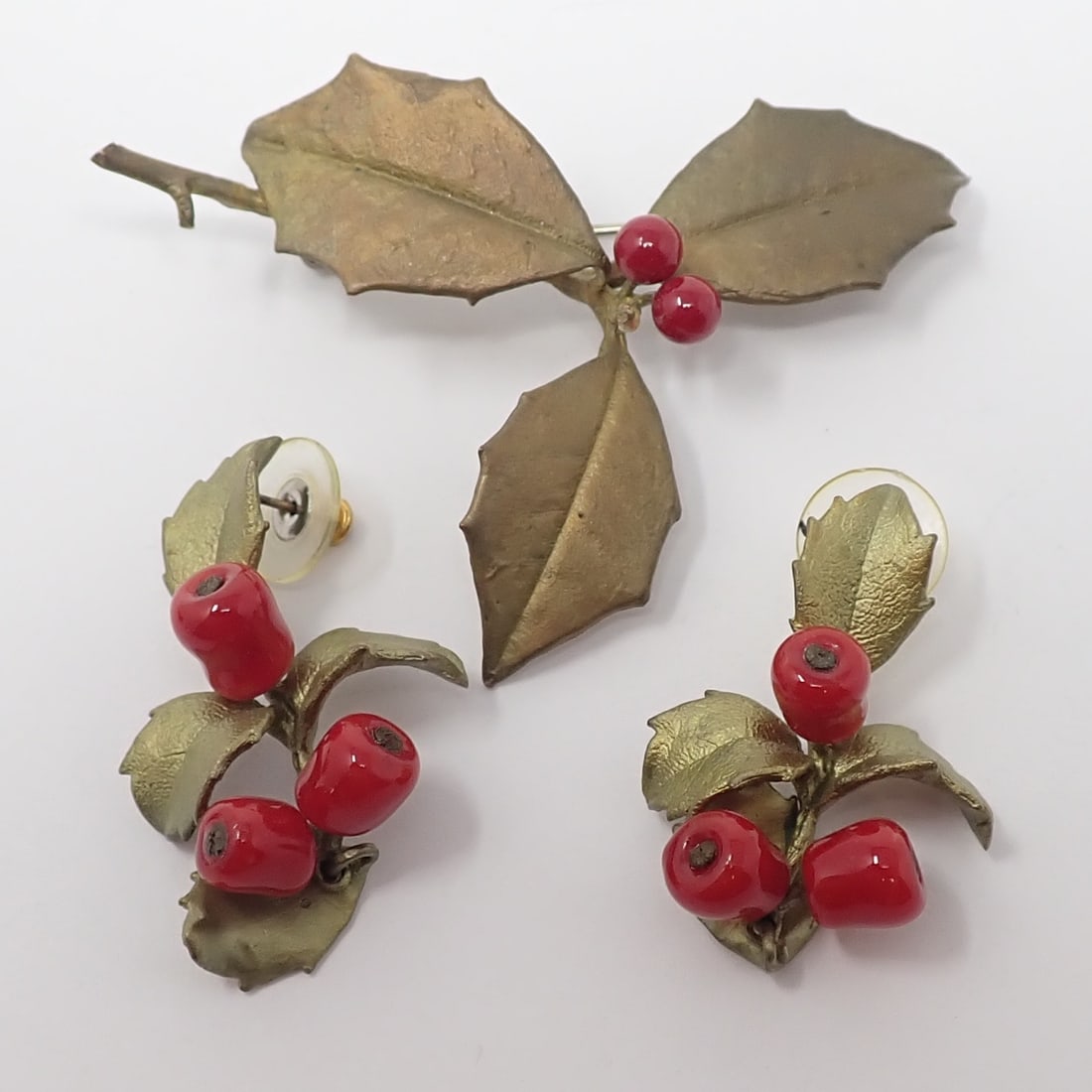 MMA Holly Leaf Brooch and Earrings (1 of 4)