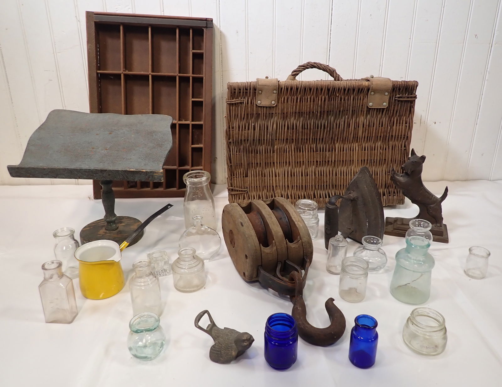 Scotty Dog Bookend Wooden Pulley Bottles & Misc (1 of 6)