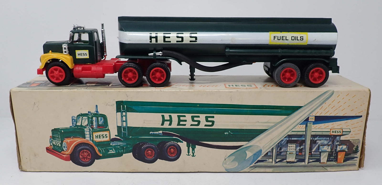 Hess Truck in Original Box (1 of 7)