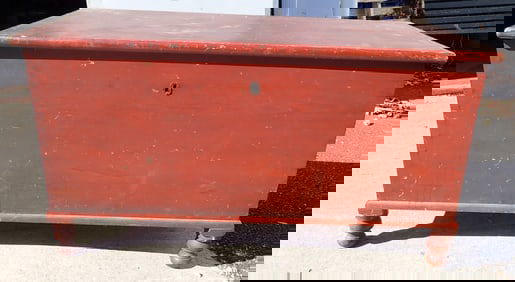 Blanket Chest in Red Paint