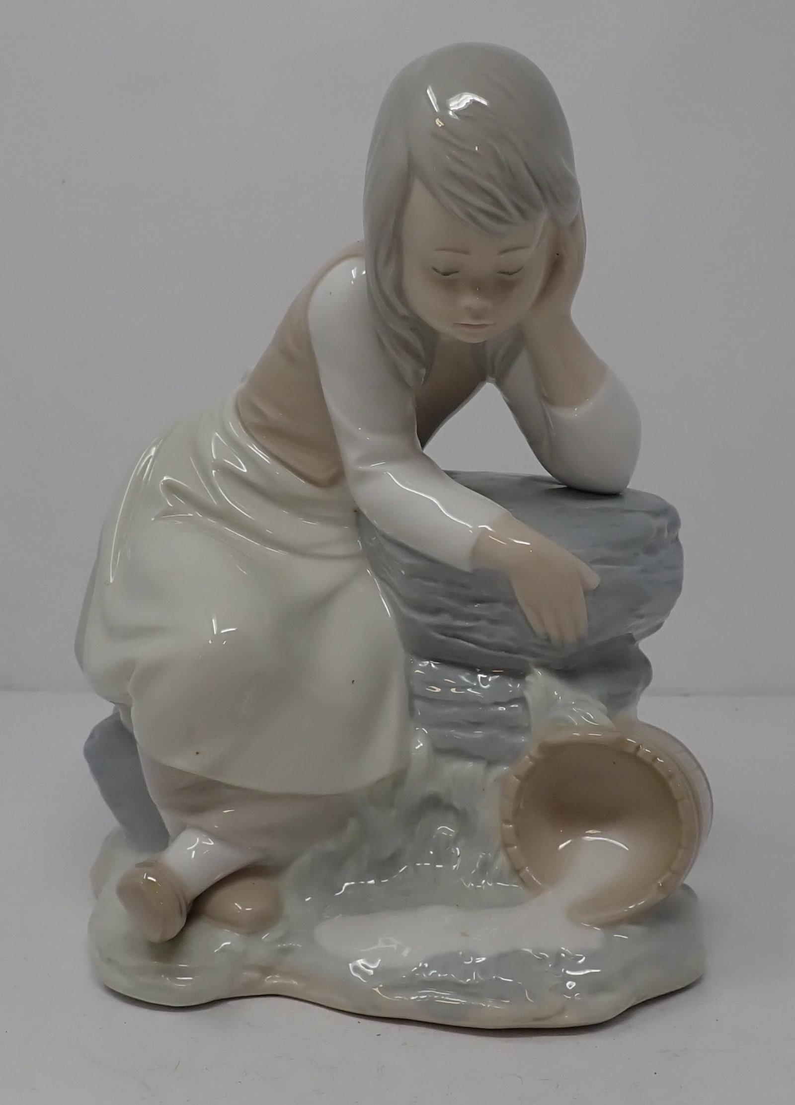 Nao Lladro Don't Cry Over Spilled Milk: Approx 7 1/2" tall. Shipping available