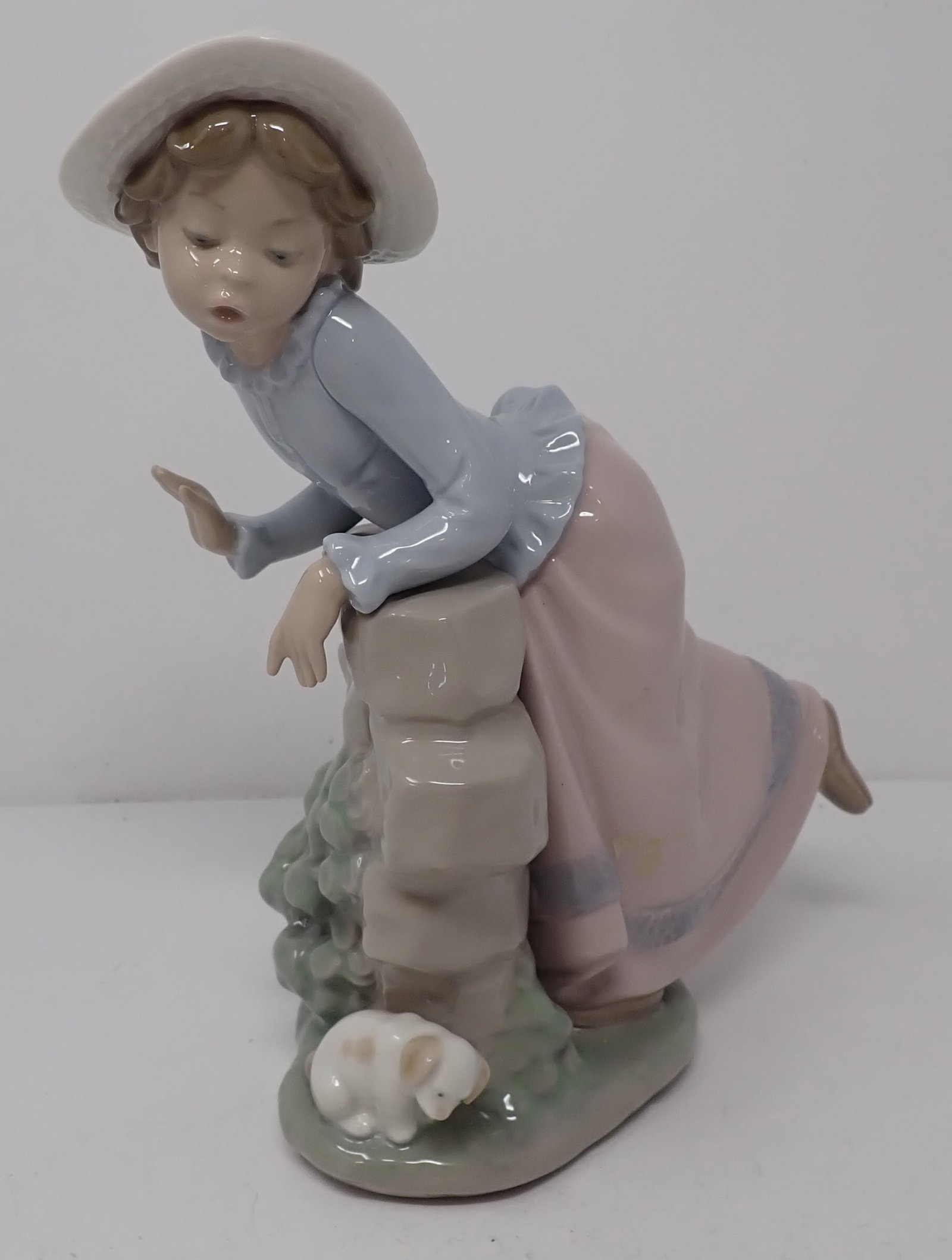 1981 Lladro Nao Girl Leaning on Wall: Approx 8 1/4" tall. Shipping available