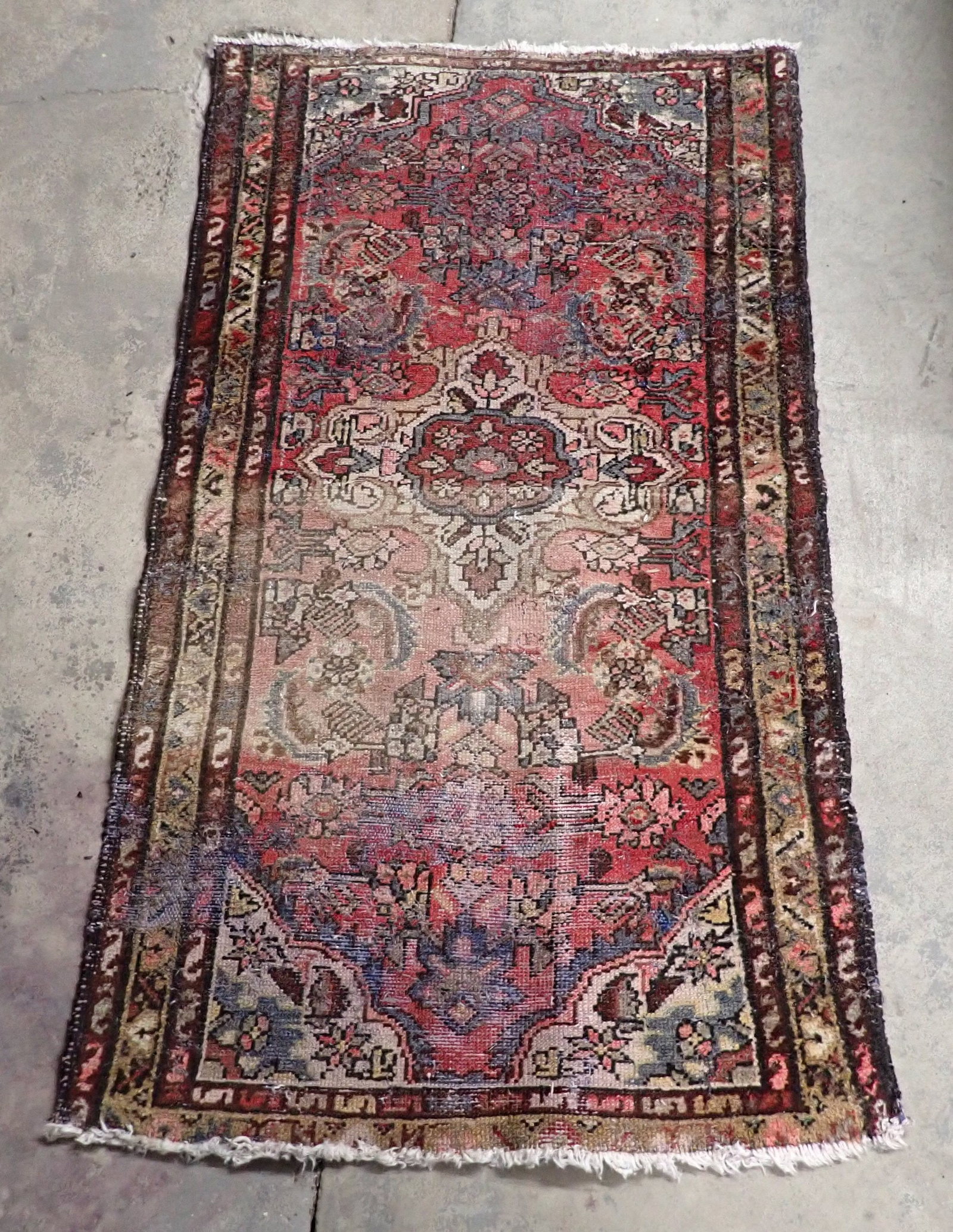 Oriental Area Rug: Approx 30" x 53". Shipping available