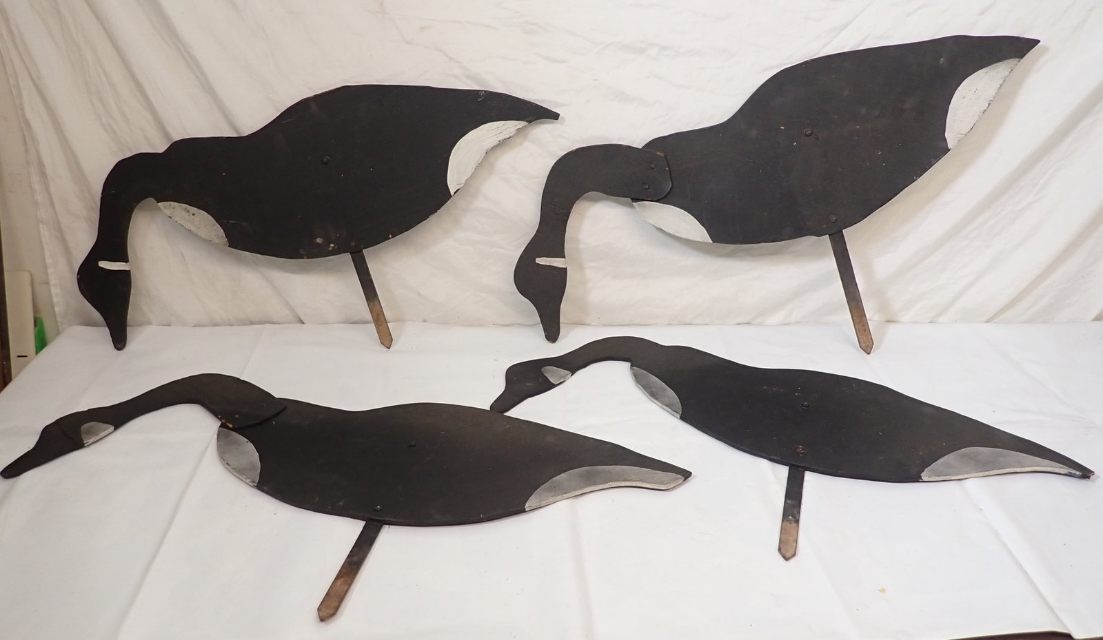 Wooden Geese Decoys: Approx 33 7/8" x 17 1/2" tall. No in house shipping !