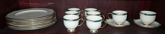 18pc Union Dinnerware