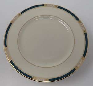 8 Lenox Presidential Collection Plates