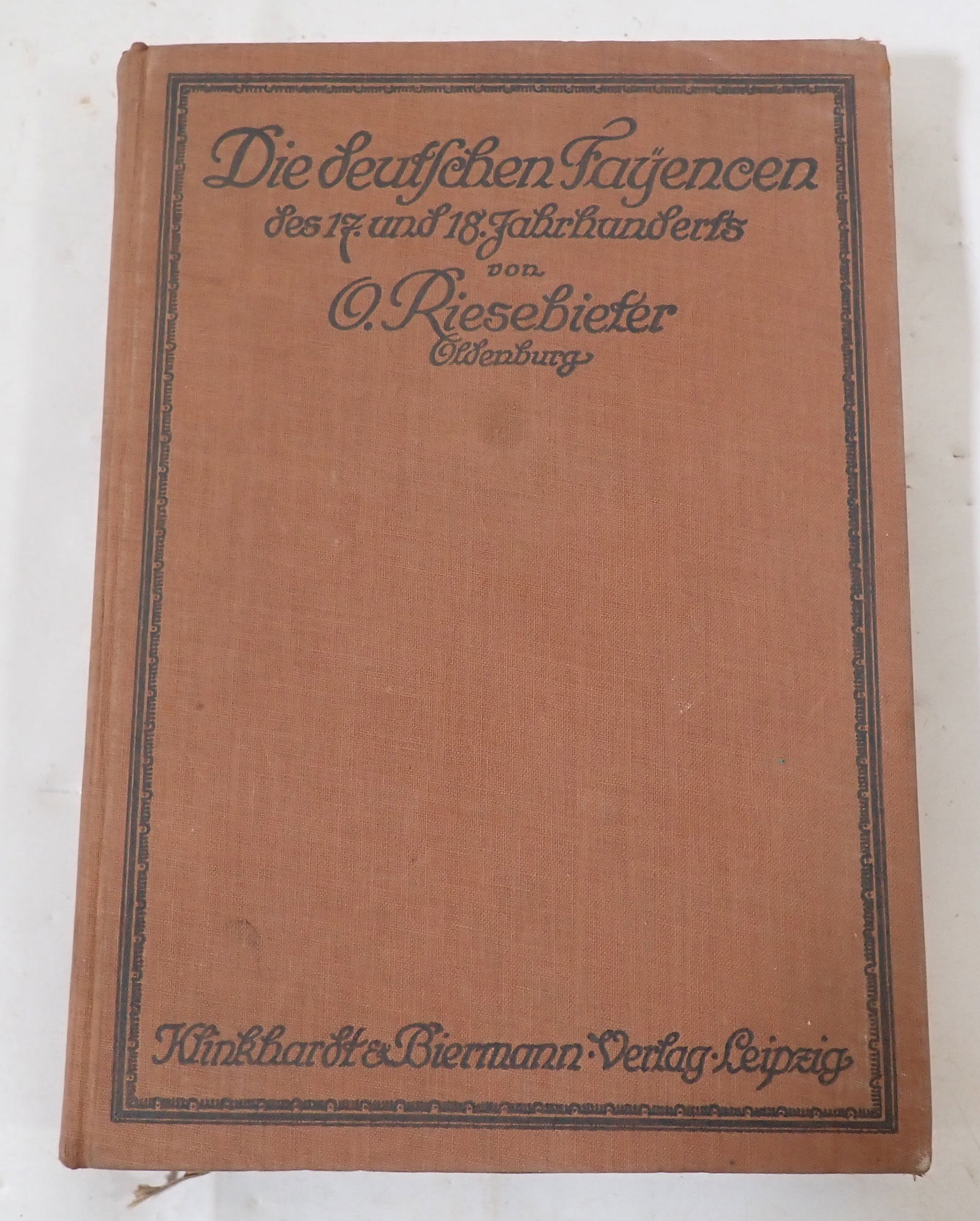 1921 The German faience Book by O. Riesebieter: German book by O. Riesebieter - Shipping available
