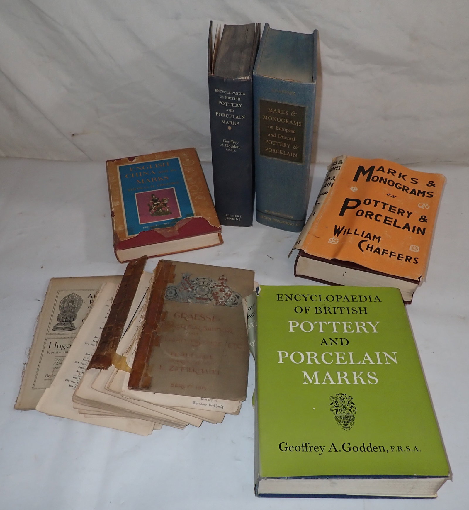 Marks & Monograms of Porcelain & China Books: Shipping available