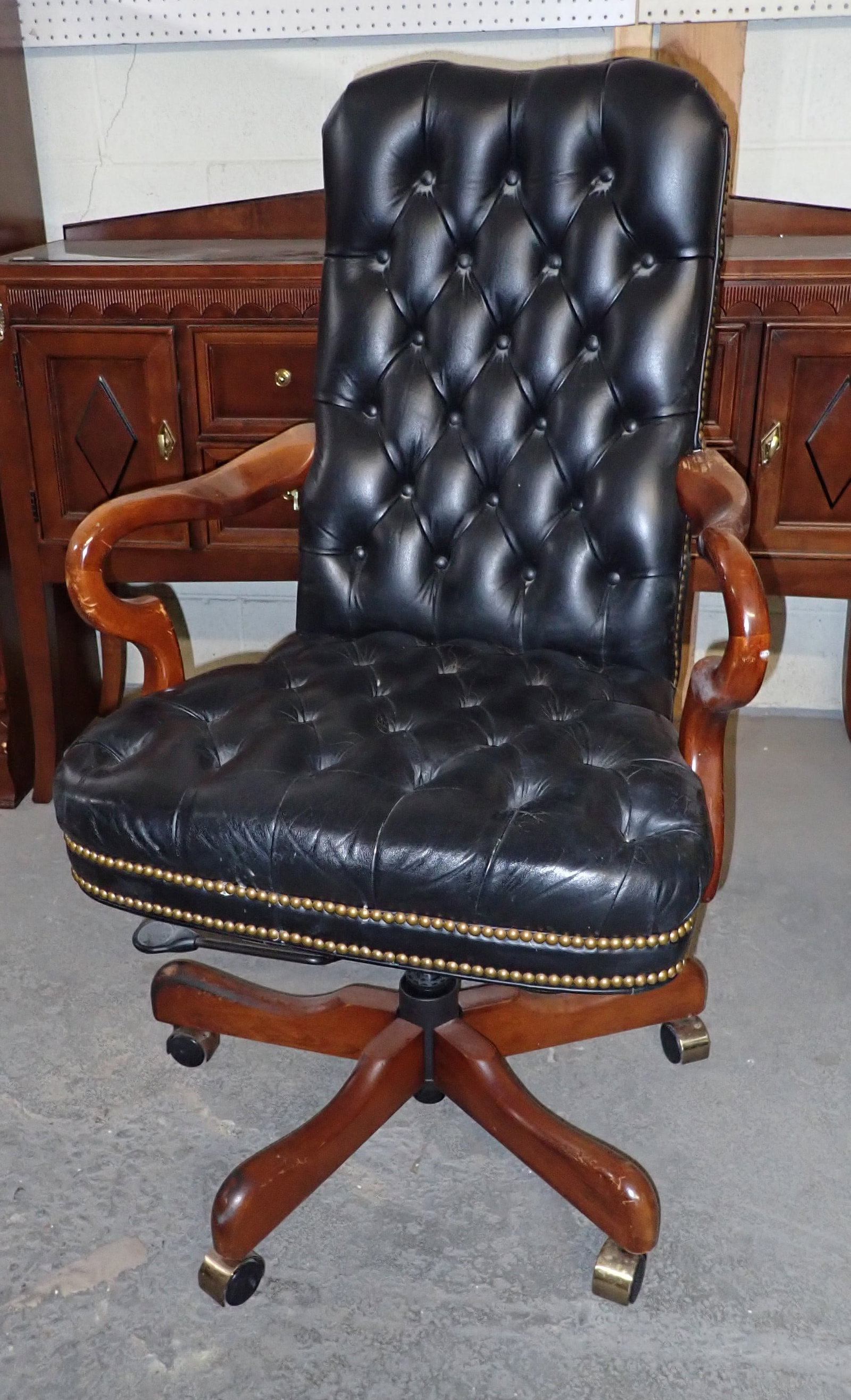 Fairfield Swivel Desk Chair: Approx 25 1/2" wide, 22" to seat, 19 1/2" deep, 45 1/2" tall. No in house shipping !