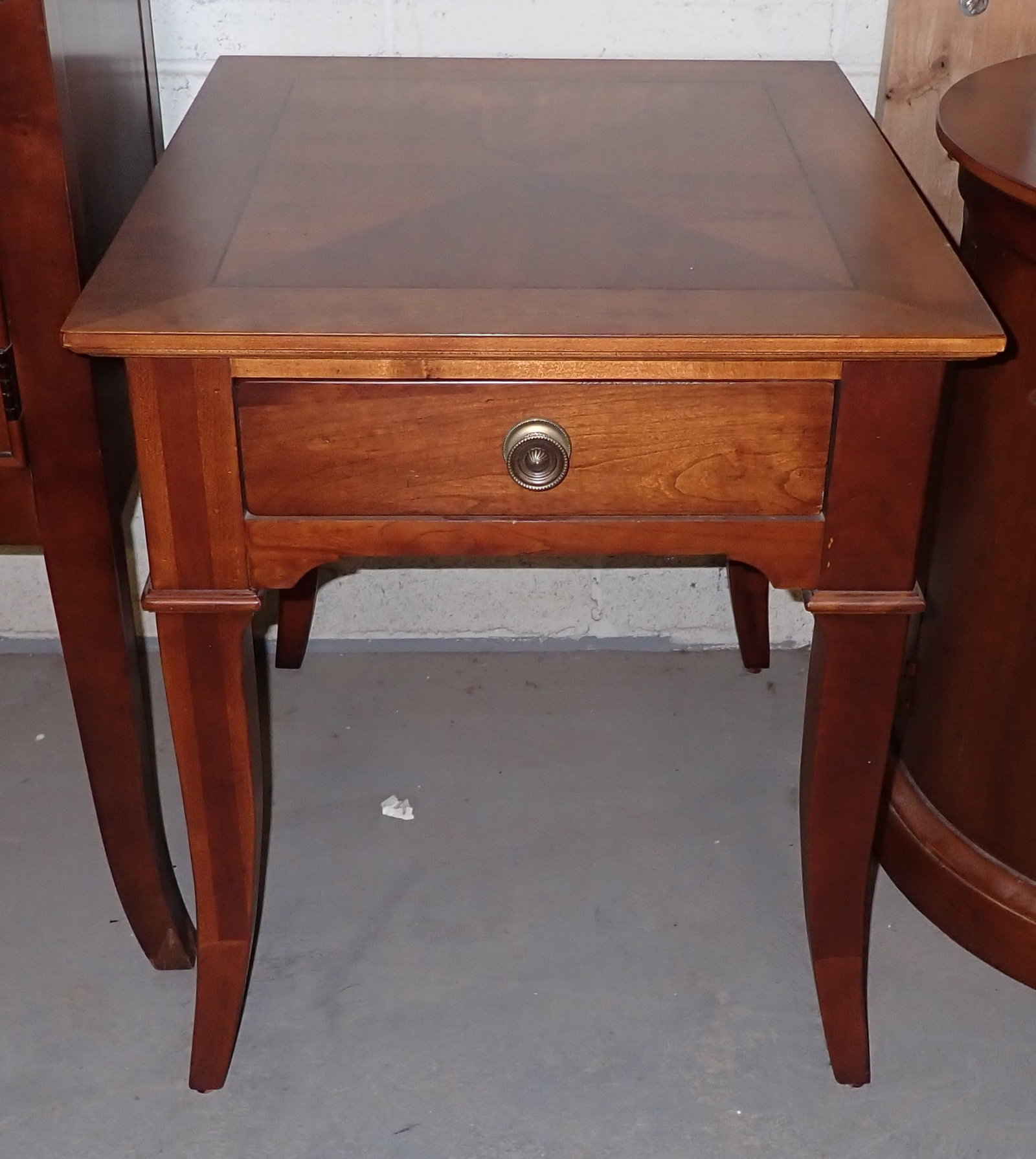 Lexington End Table: Approx 22" x 26" x 25 1/4" tall. No in house shipping !