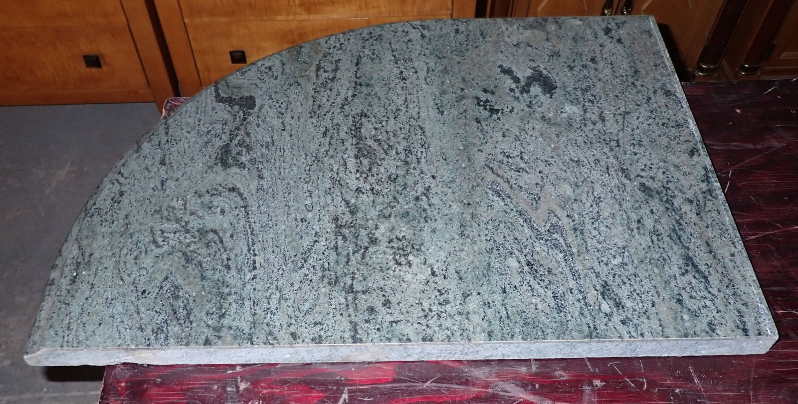 Piece of Marble: Apprx 18 3/8" x 25 1/2". No in house shipping !