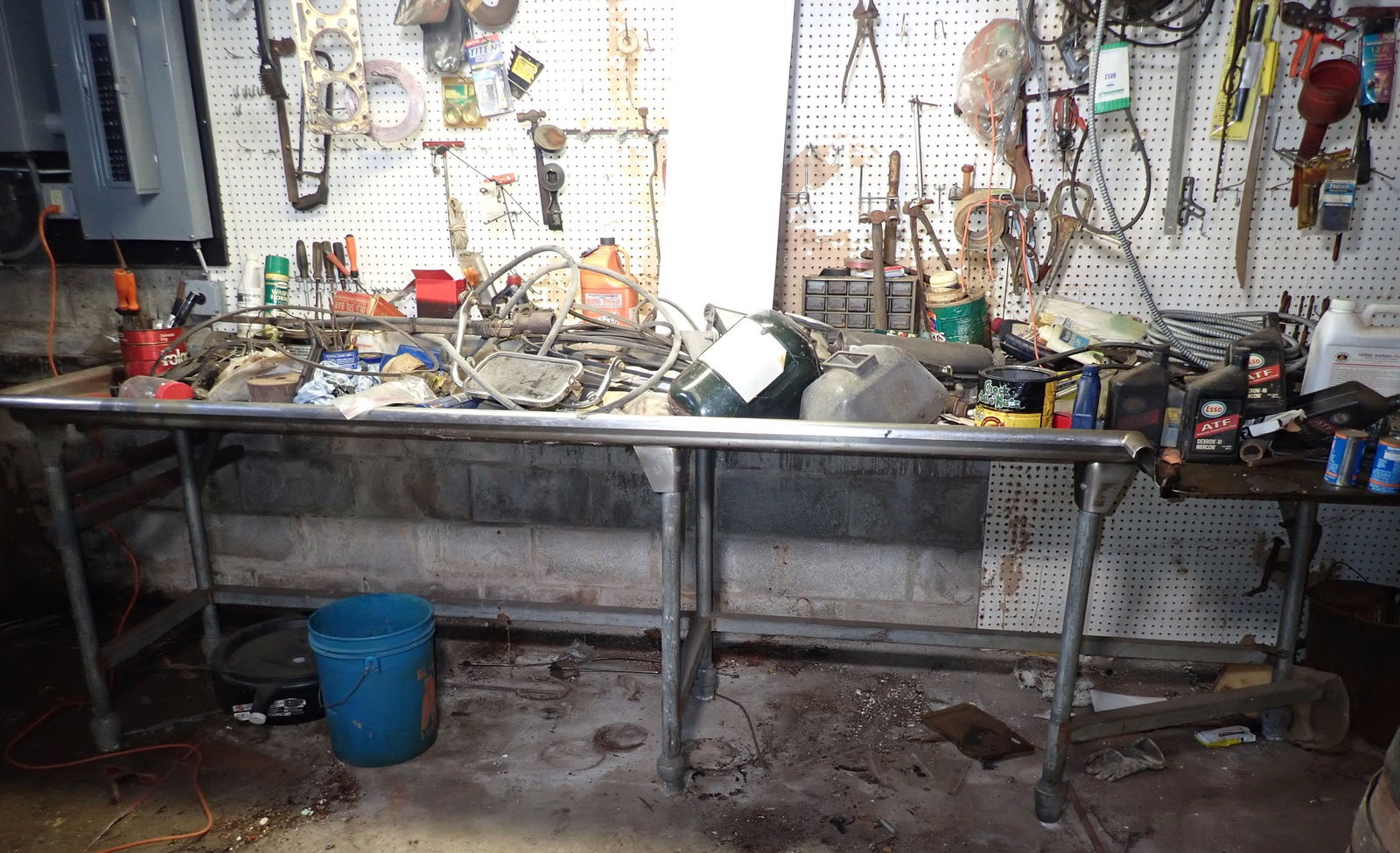 Table w/ Stainless Steel Top: Overall Dimensions are approx 43" x 10'6" x 37 1/4" tall. Buyer to pick up AFTER 3pm only ! Items on top are NOT included ( unless that lot does not get a bid). If the items on top do not get a bid, i