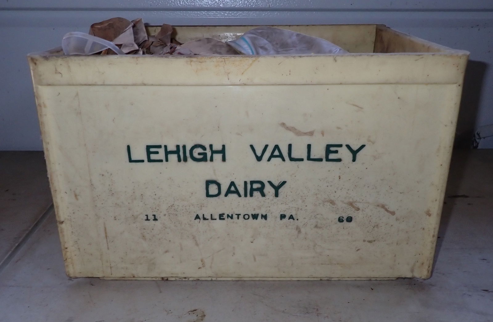 Lehigh Valley Dairy Crate w/ Hinges & Wooden Pegs: NO IN HOUSE SHIPPING !