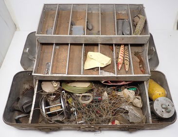 Vintage Tackle Box w/ Lures & Fishing Reels