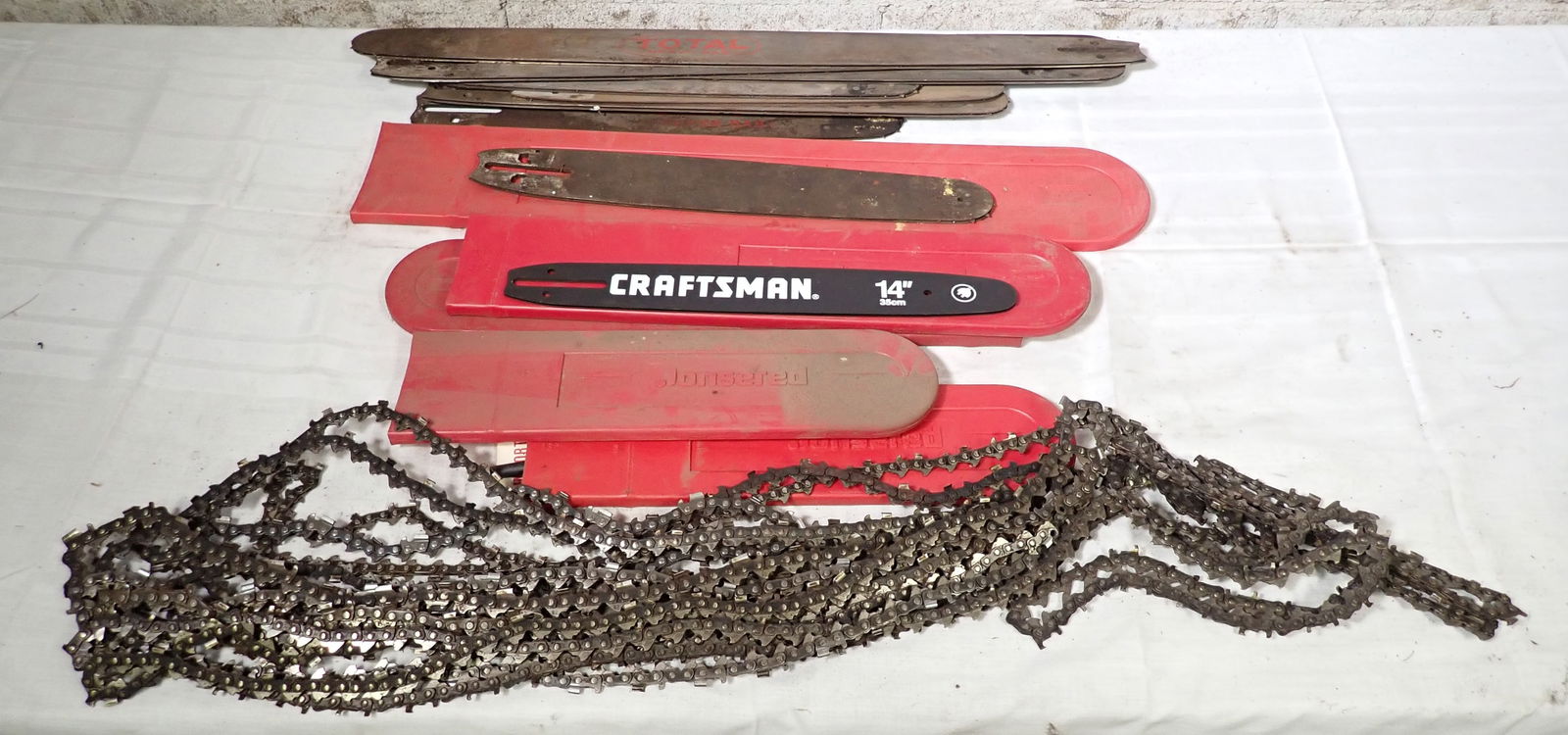 Chainsaw Guide Bars & Chains (1 of 4)