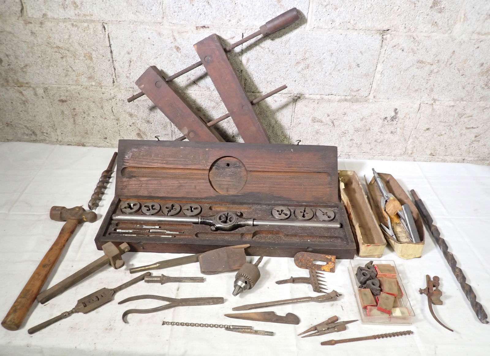 Taps Dies Cutters Wood Augers Misc Tools (1 of 7)