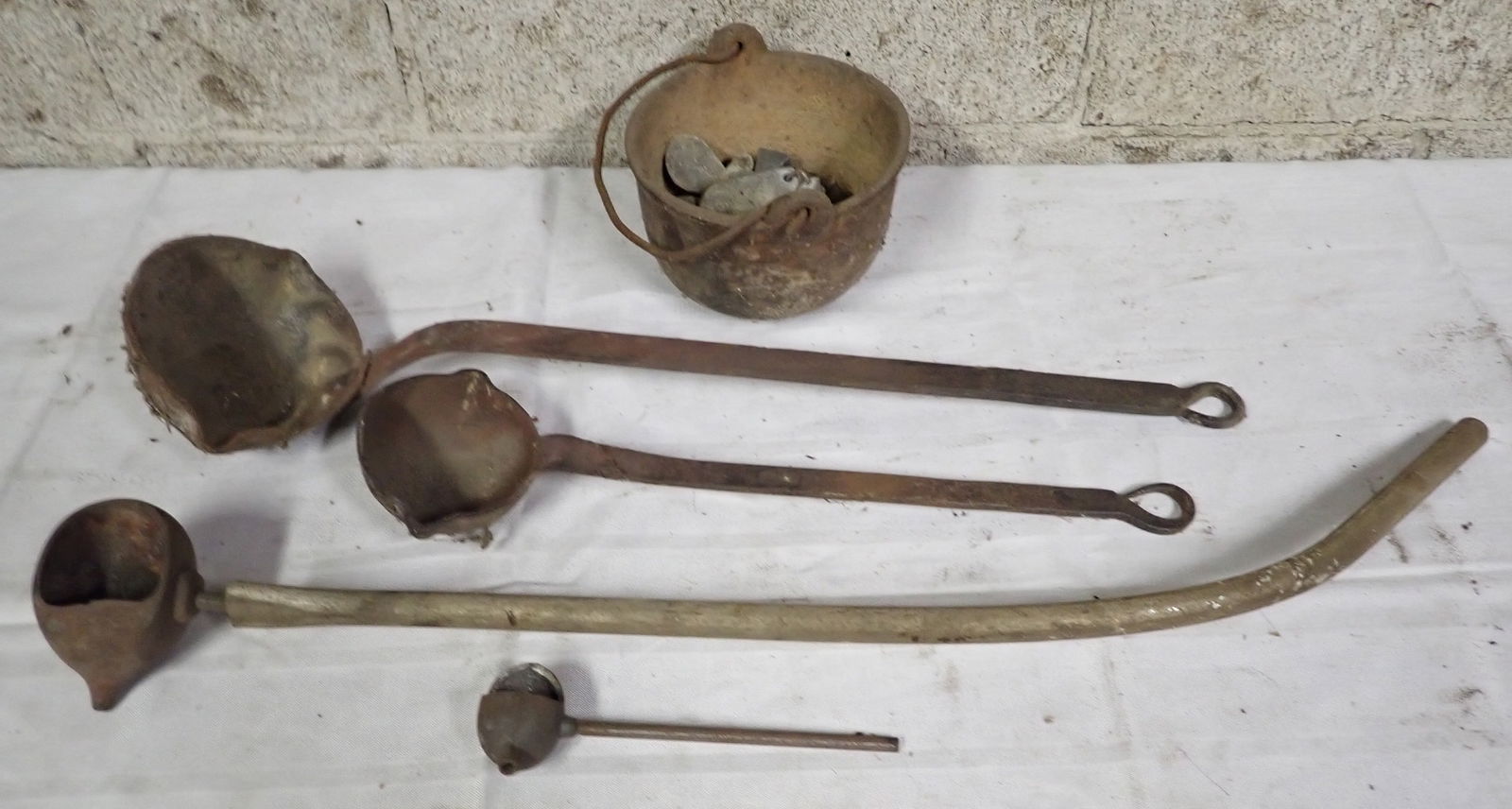 Lead Pot & Ladles (1 of 3)