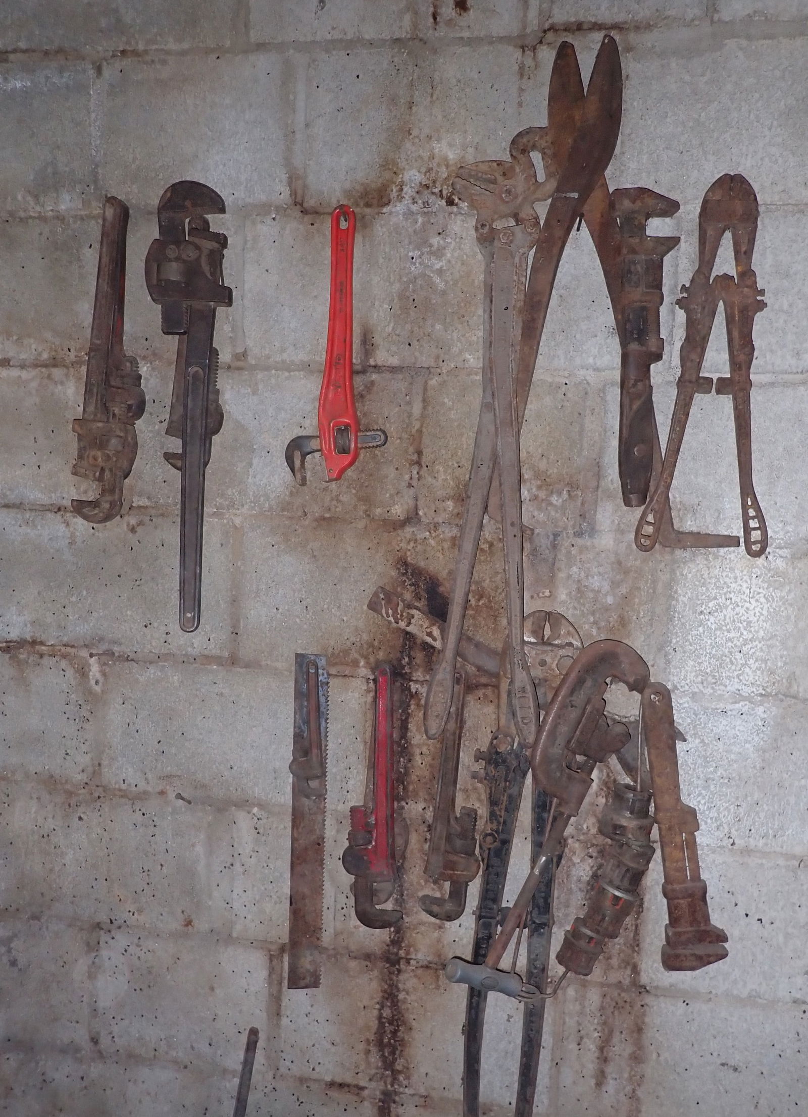 Pipe Wrenches Drill Bit Dolly Bolt Cutters & Misc (1 of 8)