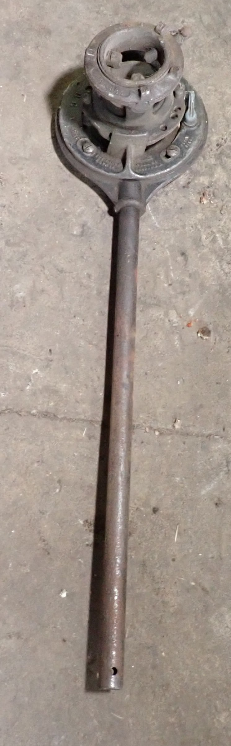 Rigid 65-R Pipe Threader (1 of 3)