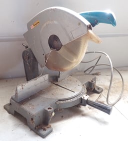 Makita 2400B Miter Saw