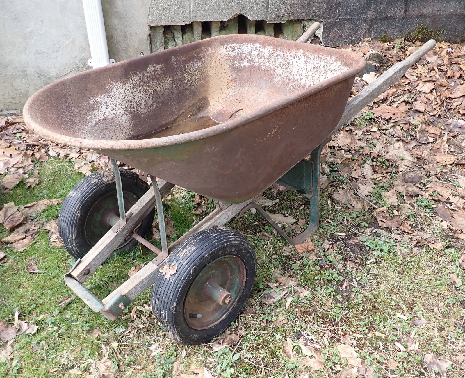 2 Wheeled Wheel Barrow: NO IN HOUSE SHIPPING !