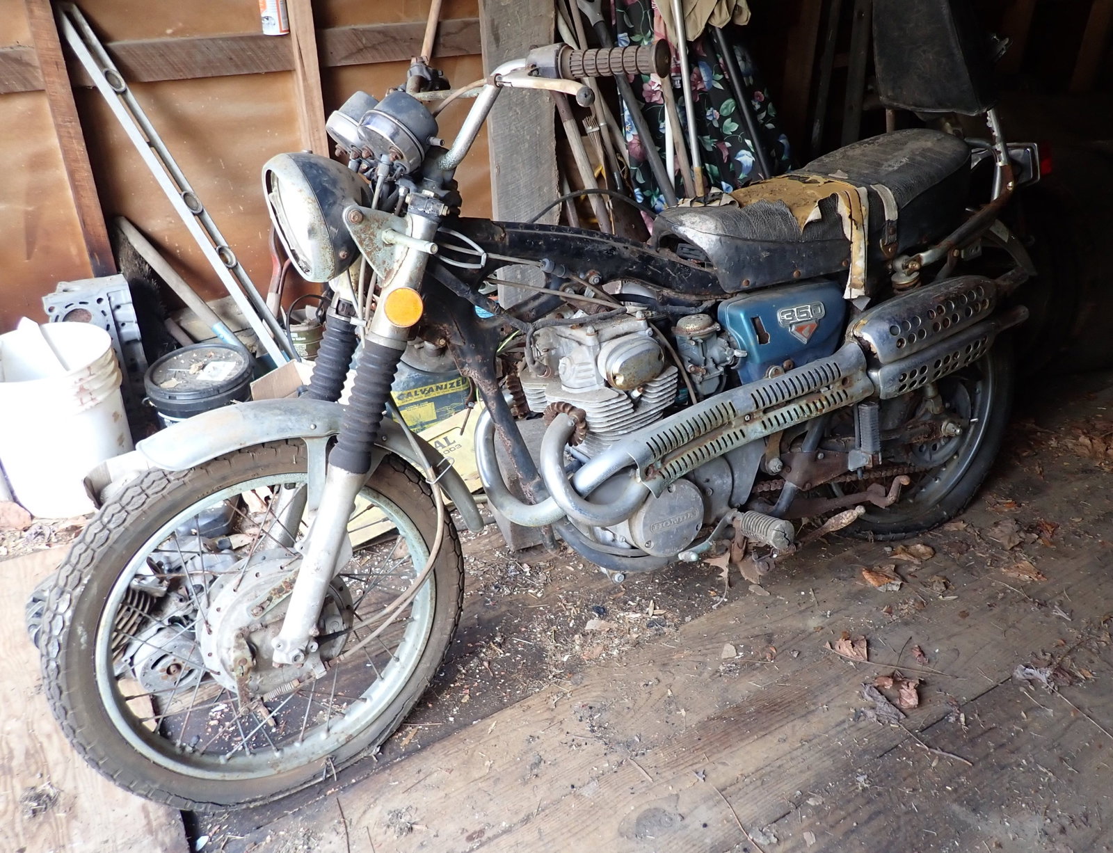 Honda 350 Parts Motorcycle: No title. Sold for parts only. No shipping ! Bring help to load.