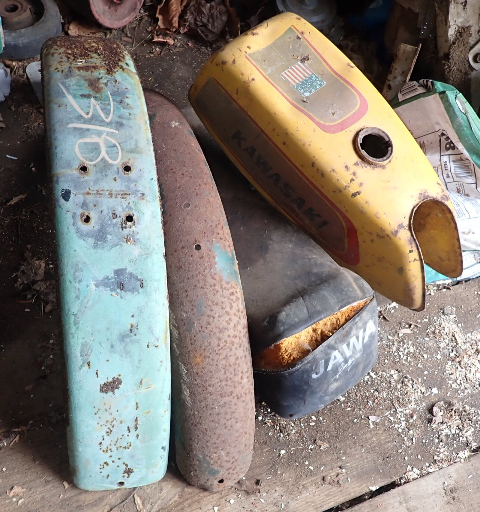 Motorycle Fenders Kawasaki Tank Jawa Seat: NO IN HOUSE SHIPPING !
