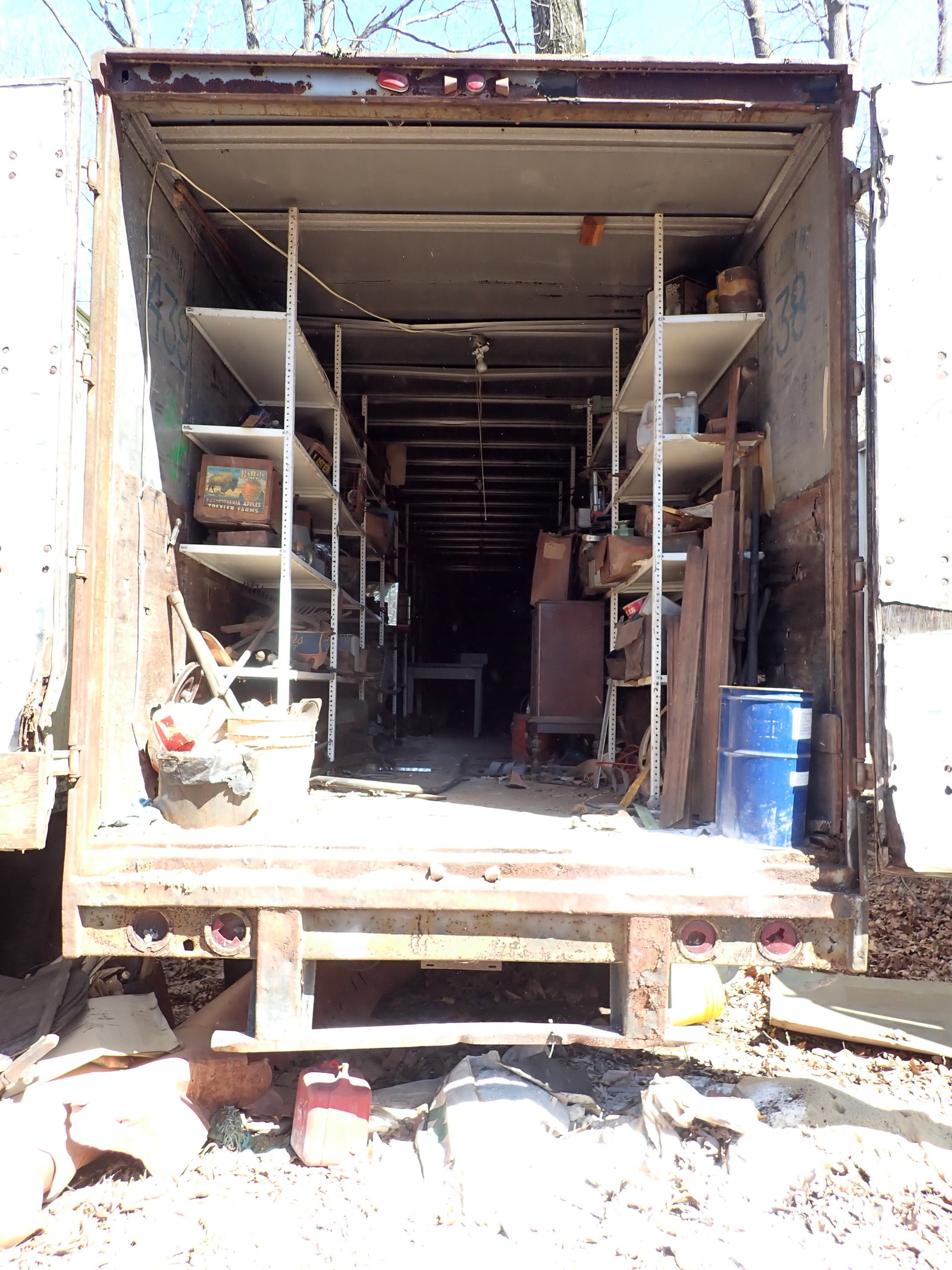 40' Box Trailer & Contents (1 of 19)