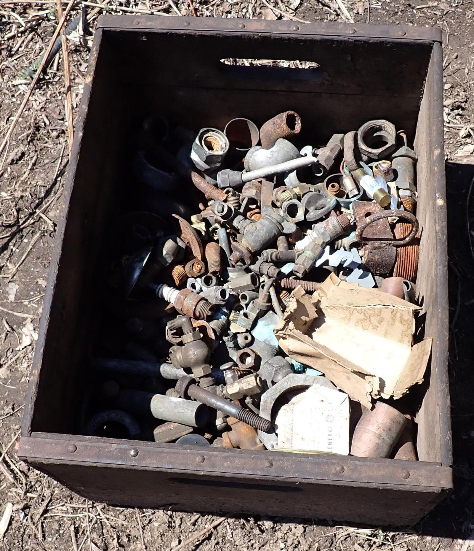 Raritan Valley Milk Crate w/ Brass Copper & Misc Fittings (1 of 3)