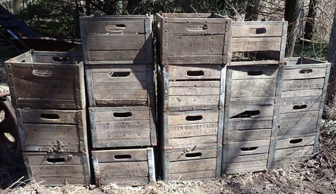 18 Wooden Milk Crates incl Penn Dairies Meadow Gold