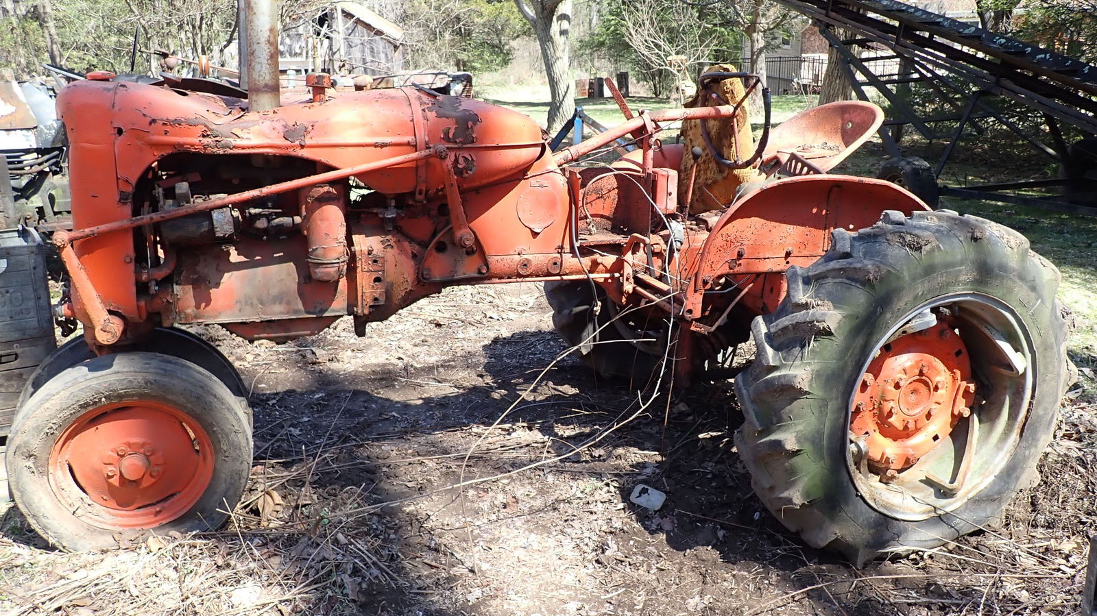 Antique Allis Chalmers Farm Tractor (1 of 4)