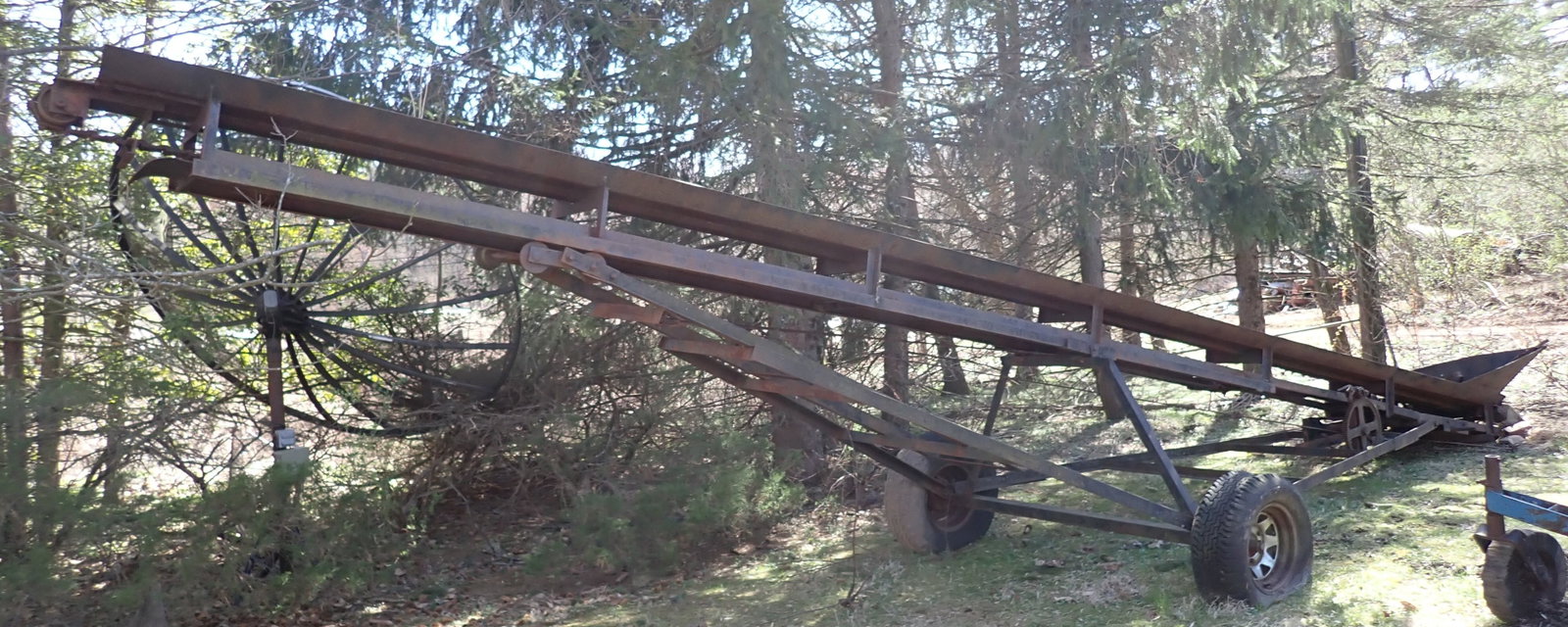 Hay Elevator: No in house shipping ! Bring proper help & equipment to load !